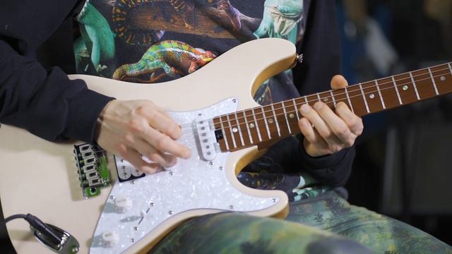 Aria Pro II 714 MK-2 Fullertone - Świetny a'la Stratocaster HSS z opiekanym gryfem смотреть онлайн