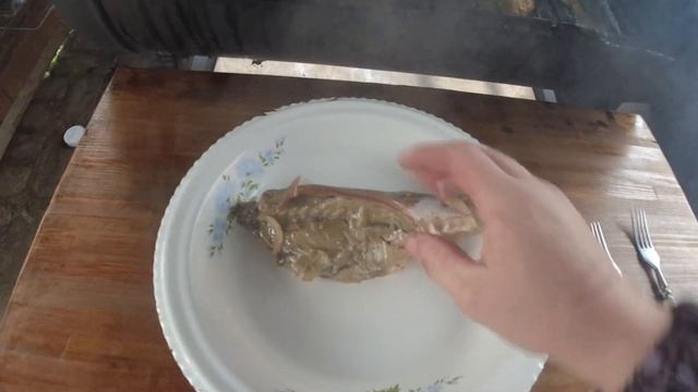 Коптим скумбрию и куриные крылышки горячим способом смотреть онлайн