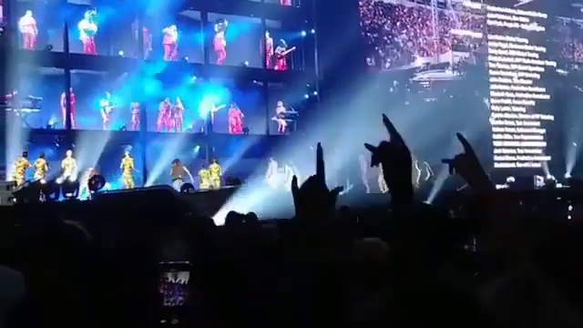 Пьяный фанат напал на Бейонсе и Джей Зи во время выступления