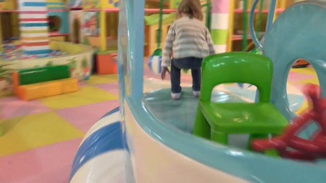 Fly Park детский развлекательный центр с горками и батутами Children's Entertainment Center