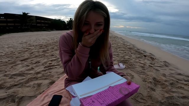 Любящая ДЕВЧЕНКА Заплакала От Подарка МЕЧТЫ и НЕ Смогла... смотреть онлайн