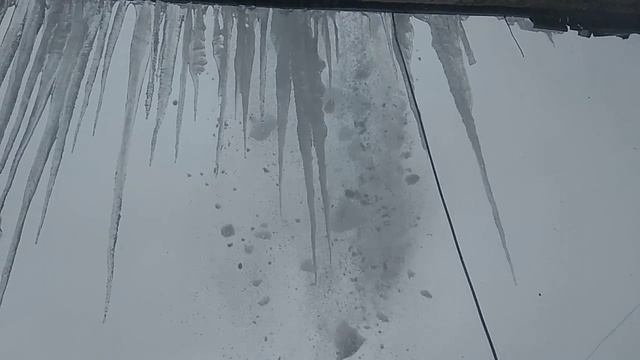 Очистка крыш от сосулек смотреть онлайн