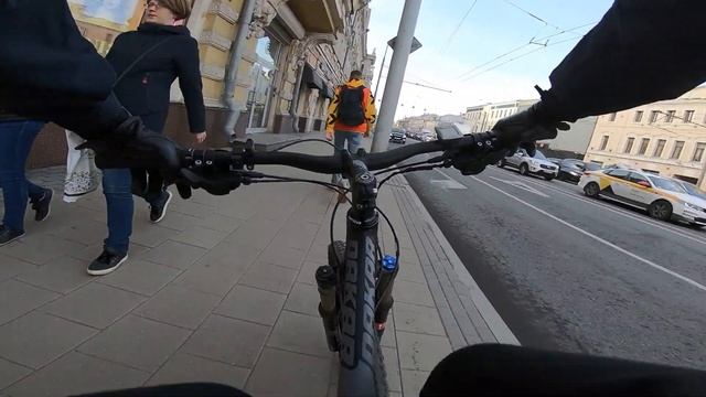На велосипеде Олимпийский проспект, улица Троицкая, Садовое кольцо, Сухаревская смотреть онлайн