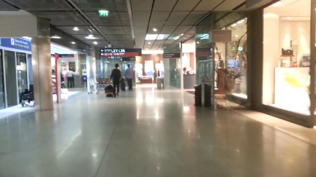 PARIS CDG Airport (Roissy) 2F - 2E смотреть онлайн