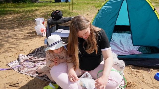 24 ЧАСА НА ОЗЕРЕ С КОТАМИ | КЕВИН И СЛАДУН НА ПЛЯЖЕ! С котом вход разрешён смотреть онлайн