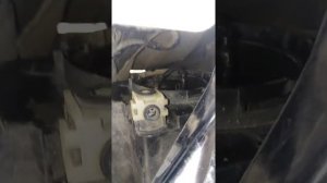 Замена лампочки ближнего света Мазда 6 gg 2006 г. в.