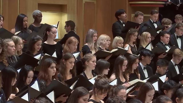 Sir Andrew Davis conducts Stravinsky смотреть онлайн