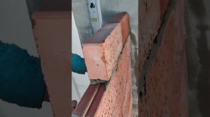 КЛАДКА ПЕРЕГОРОДОК ИЗ КИРПИЧА ПОЛНОТЕЛОГО НА РЕБРО #кирпичнаякладка #кладка #строительство