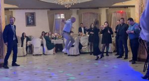 Смешные танцы на новогоднем корпоративе