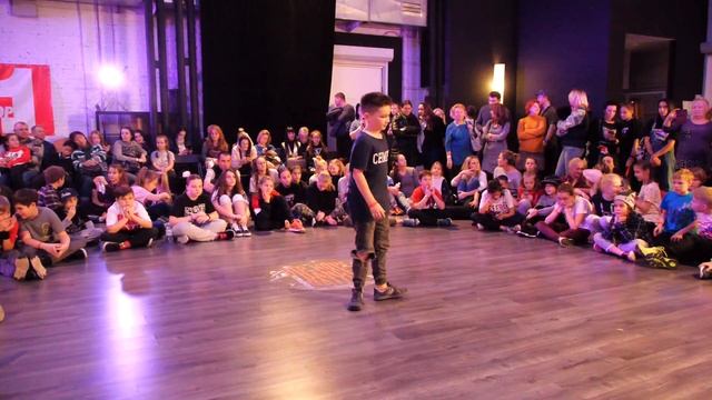 hip-hop отбор (фрагмент) - Hip Hope Dance Battle 2018 смотреть онлайн