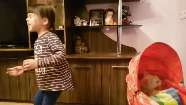 Кошечка Сима не хочет спать, меряем темпиратуру и слушаем сердечко #3 смотреть онлайн