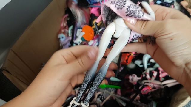 РАСПАКОВКА КОРОБКИ С КУКЛАМИ МОНСТЕР ХАЙ. Плюсы и минусы каждой куклы смотреть онлайн