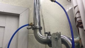 Перегонка ароматных дистиллятов на ректификационной колонне.