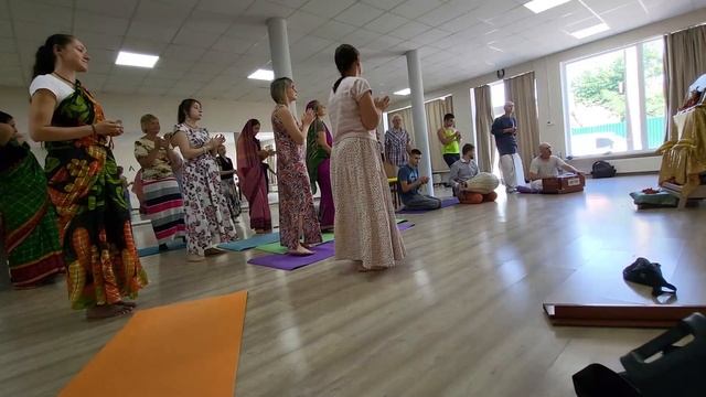 Установка мурти Прабхупады, Гуру вандана, Киртан, Нрисимха - 21.08.2022 смотреть онлайн