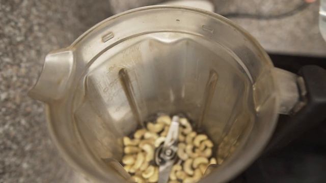 СЛИВОЧНАЯ ПАСТА С ГРИБАМИ | ПРОСТОЙ И БЫСТРЫЙ ВЕГАНСКИЙ РЕЦЕПТ | VEGAN смотреть онлайн