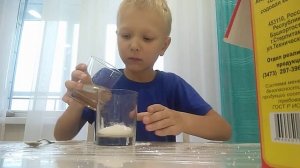 Шипящий опыт с содой и лимонной кислотой!