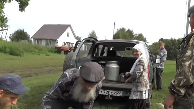 Шерстобитов Геннадий Павлович из села Урывки привёз мёд. смотреть онлайн