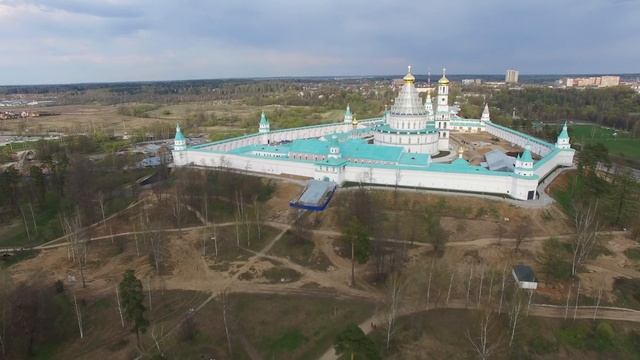 Новоиерусалимский монастырь и старая мельница в Истре смотреть онлайн