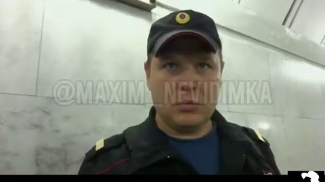 Уличные музыканты в метро... глазами российского полицая... смотреть онлайн