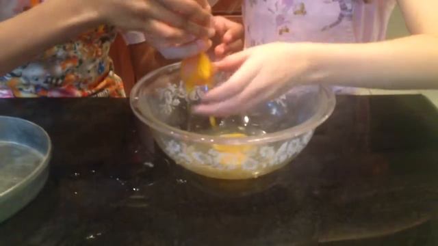 Cuties In The Kitchen Make Chocolate And Vanilla Cake
