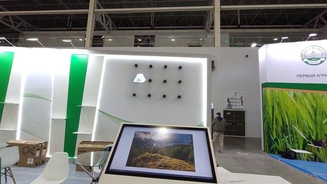 Видеостена из голографических вентиляторов 12 штук смотреть онлайн