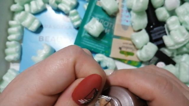 Распаковка посылки с сайта KRASOTKAPRO. BEAUTY BOX. Всё для маникюра и не только. смотреть онлайн