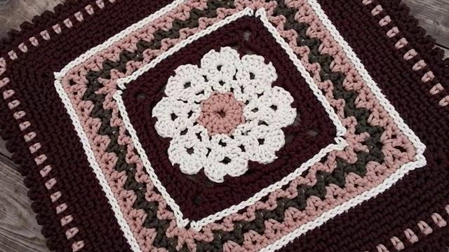 Ковер из шнура по дизайну "Бабушкиного квадрата" смотреть онлайн