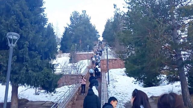 в горы за 10$/поездка на Медео/бюджетные развлечения в Алматы/aestacey смотреть онлайн