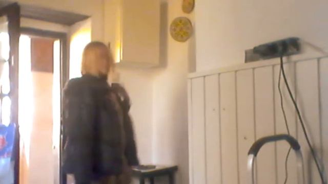 в венгрии. ...спонтанный танец на фоне черной розетки )) смотреть онлайн