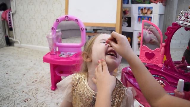 Игра в салон красоты. Игры для детей. смотреть онлайн