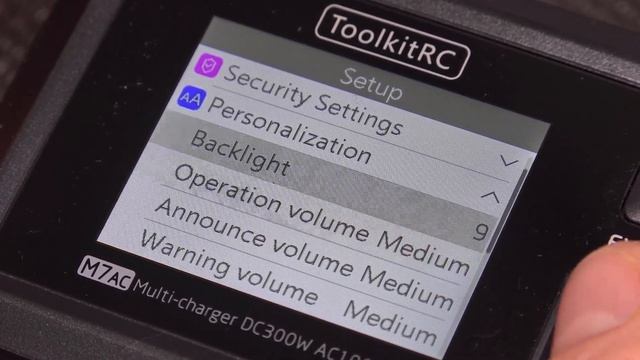 Мощная, многофункциональная и небольшая зарядка! Всё это ToolkitRC M7AC смотреть онлайн