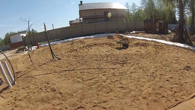 Трамбовка песка. Взяли в аренду вибраплиту 120 кг. смотреть онлайн