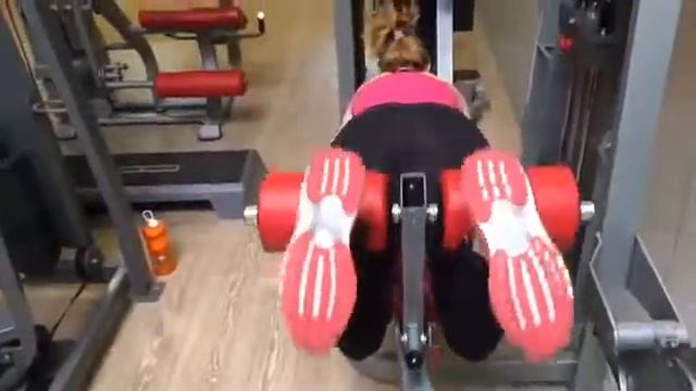 Сгибание ног лежа смотреть онлайн