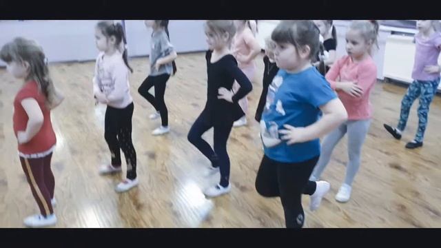 Занятие в группе ПУГОВКИ | Арт-студия "Коктейль" смотреть онлайн