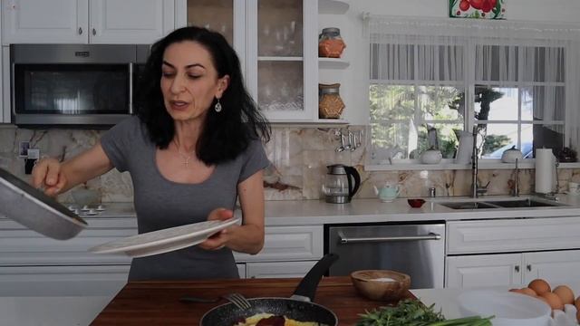 Что у Нас на Завтрак - Яичницы по Армянски - Рецепт от Эгине - Heghineh Cooking Show in Russian смотреть онлайн
