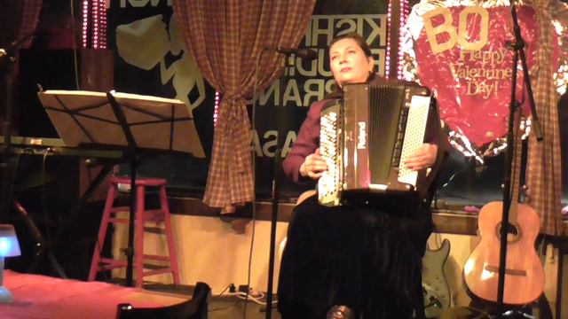 Restaurant concert Nina Tritenichenko USA Michigan bayan accordion смотреть онлайн