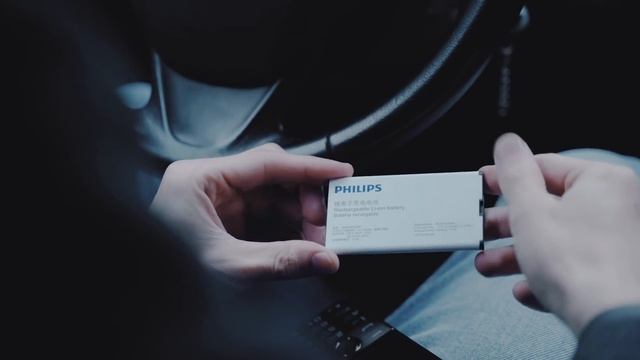 Philips представляет: кнопочный телефон Xenium E580 смотреть онлайн