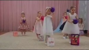 танец для девочек старшей группы со шляпками