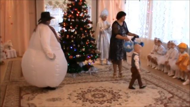 Новогодний праздник младшей группы Семицветик смотреть онлайн