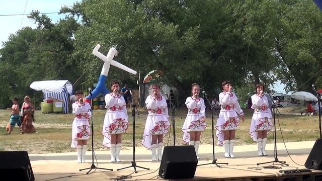 "В огороде черна редька"- народный самодеятельный ансамбль "Донской цвет" Дубовский район смотреть онлайн