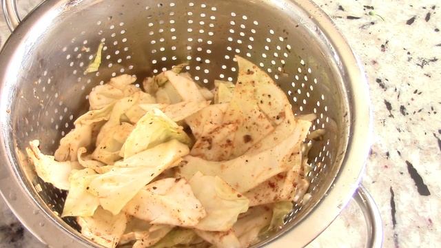 Ninja Speedi Slow Cooker Turkey Legs with Fried Cabbage смотреть онлайн