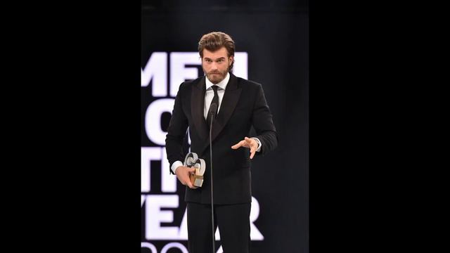 Beren Saat e Kivanc Tatlitug si affrontano смотреть онлайн