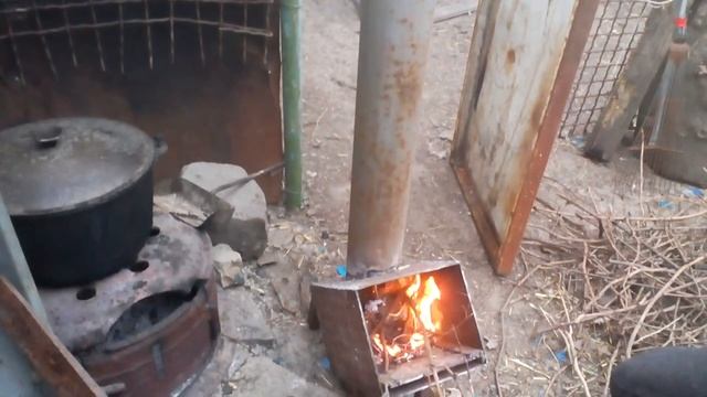 когда газа нет.экономичная печь на дровах.ракетная печь и варочная печь дровяная печь своими руками смотреть онлайн