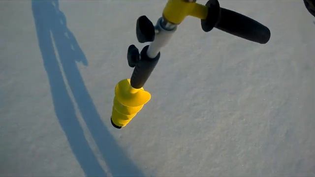 продолжаем тестировать шуруповерт DeWolt DCD996P2 с ледобуром Айсберг 130мм (правого вращения) смотреть онлайн