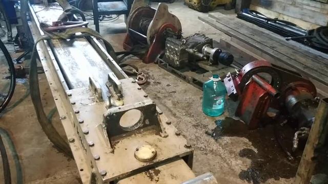 Вытащили из мобильного тепляка на базе УРАЛа буровой станок Фордия смотреть онлайн