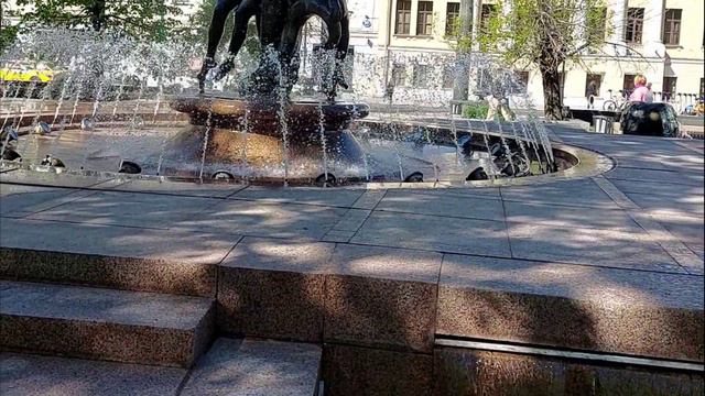 ФОНТАН "АДАМ И ЕВА" И ГОЛУБИ смотреть онлайн