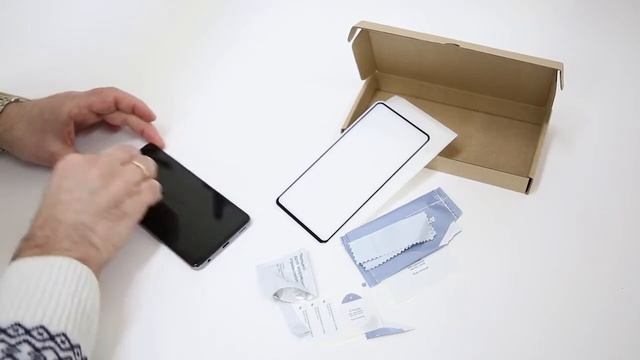 Наклейка защитного стекла - RedLine смотреть онлайн