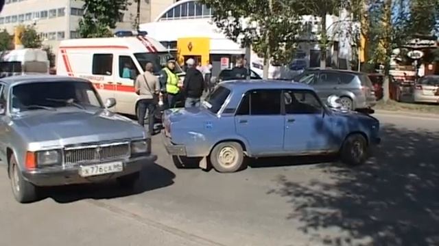 Столкновение мопеда и легковушки смотреть онлайн