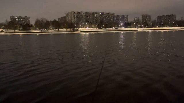 Рыбалка на нижней Москва реке. Ловля ночного судака в Братеево. #москварека #воблеры #судак #рыбалк смотреть онлайн