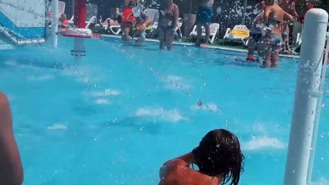 kids & aquapark in Minsk (Belarus) - Дети в аквапарке Лебяжий в Минске смотреть онлайн